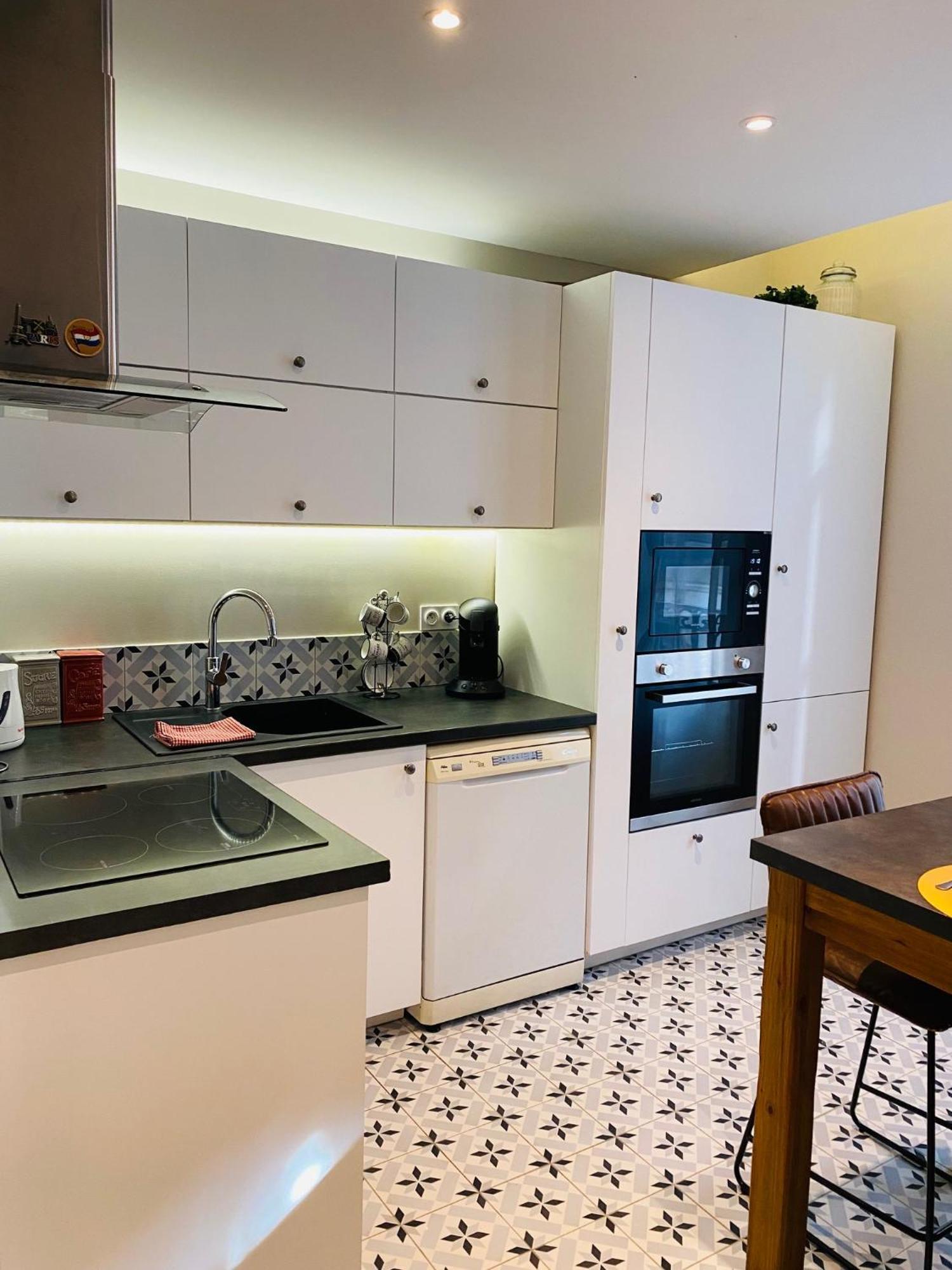 Douillet Et Coquet Appartement Climatise - Parking Prive Gratuit - Centre Montpellier Exterior photo