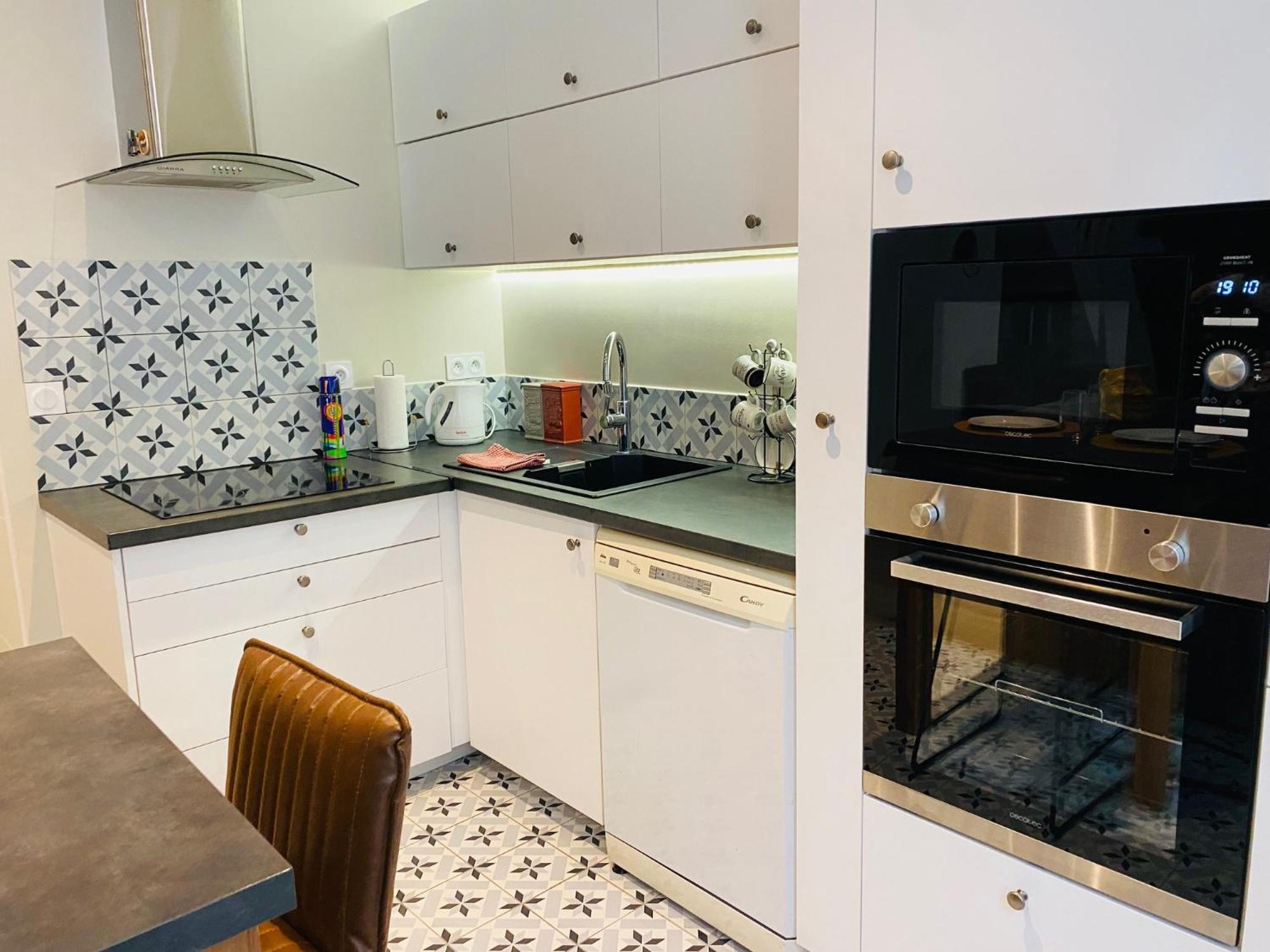 Douillet Et Coquet Appartement Climatise - Parking Prive Gratuit - Centre Montpellier Exterior photo